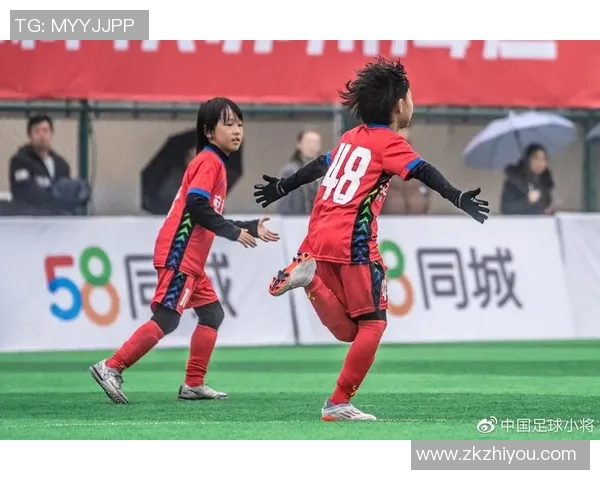 足球明星携手中国足球梦想传授技艺助力青少年成长